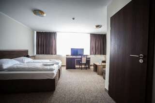 Отель Hotel Cargo Слубице Двухместный номер Делюкс с 2 отдельными кроватями-1